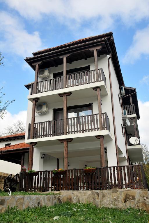 Family Hotel And Restaurant Plamena Oreshak  Buitenkant foto