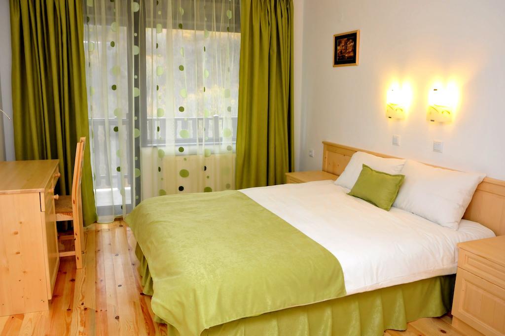 Family Hotel And Restaurant Plamena Oreshak  Kamer foto