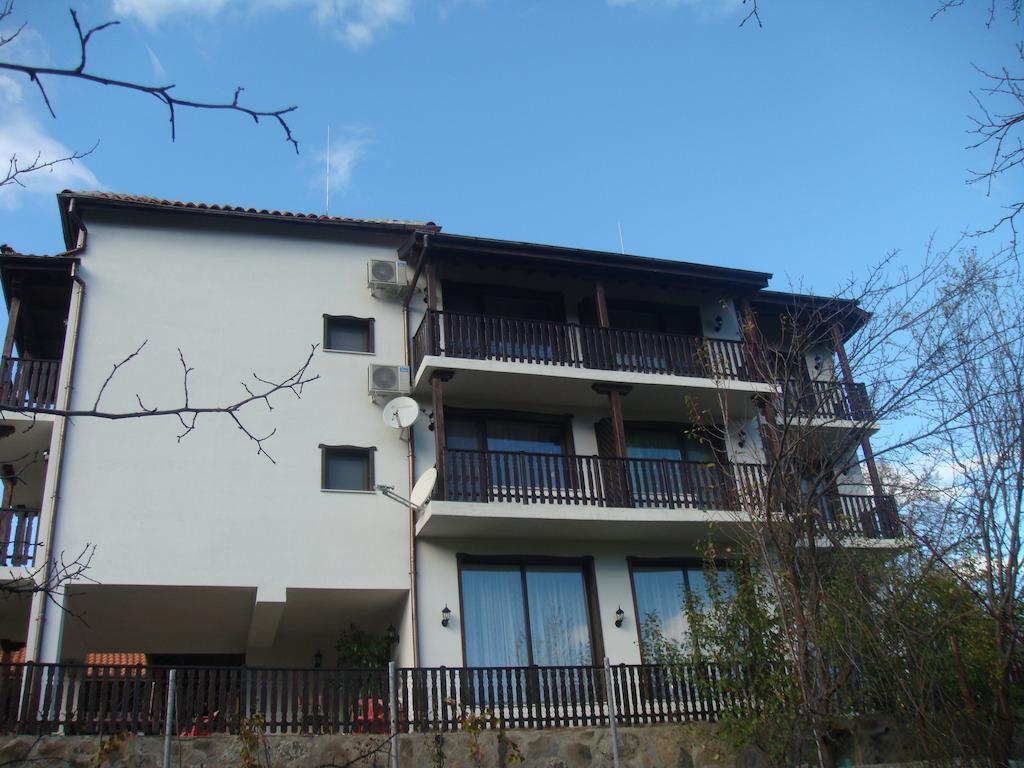 Family Hotel And Restaurant Plamena Oreshak  Buitenkant foto