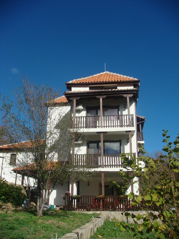 Family Hotel And Restaurant Plamena Oreshak  Buitenkant foto